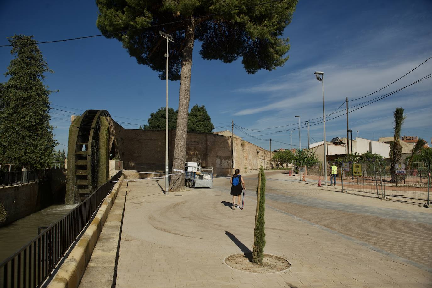 Fotos: La renovación del entorno de la rueda de La Ñora, en imágenes