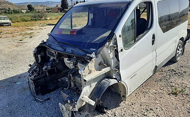 Furgoneta robada y desguazada en una nave asaltada en el Cagitán. 