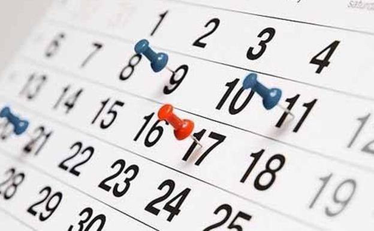 Un calendario en una imagen de recurso.