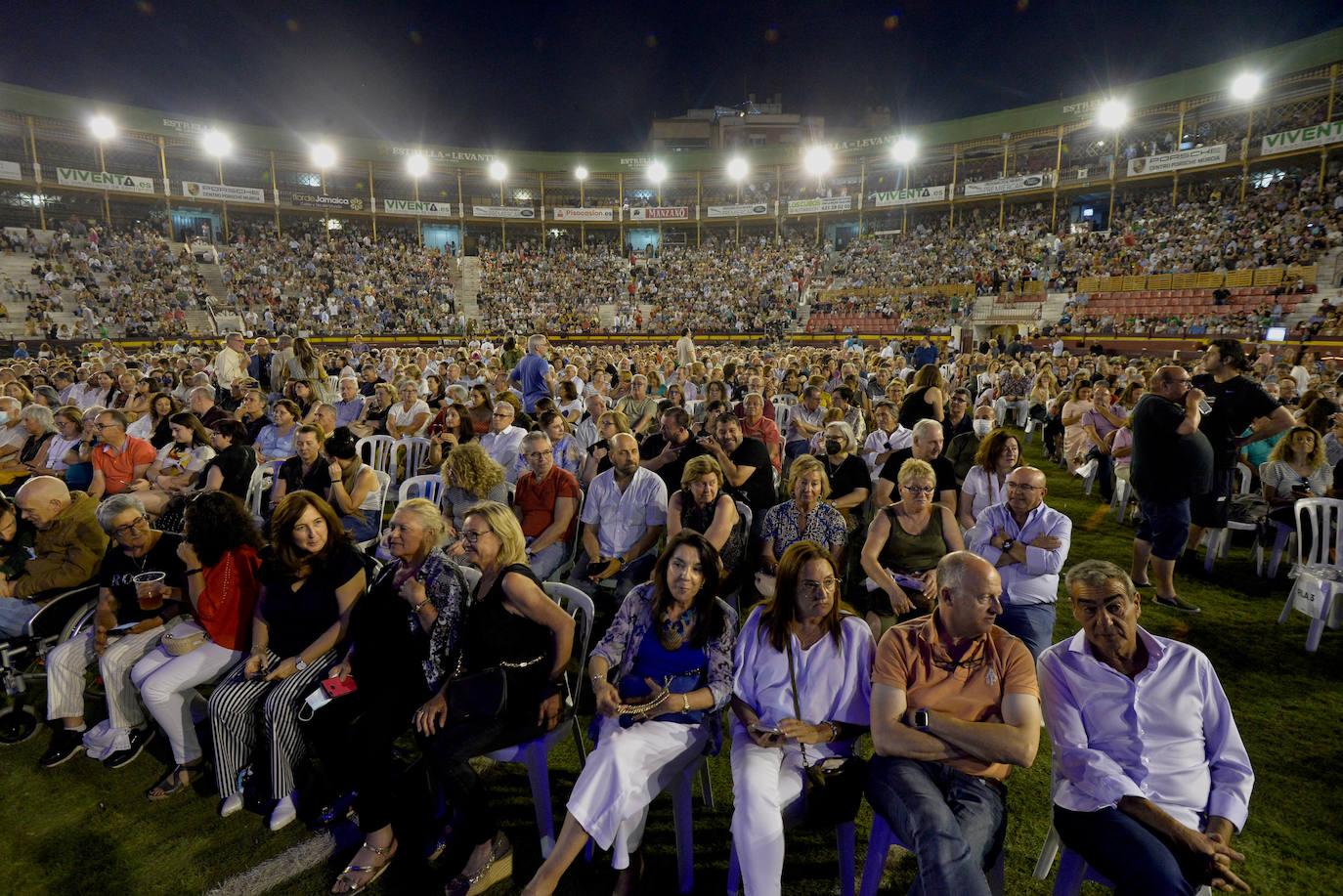 Fotos: Las imágenes del concierto de Serrat en la plaza de toros de Murcia