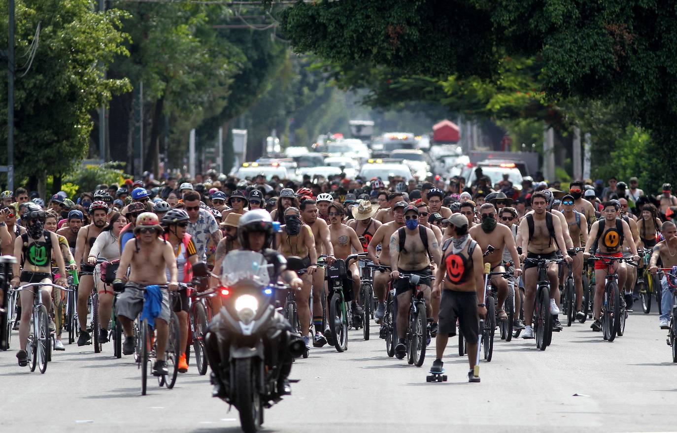 Fotos: Desnudos por la seguridad vial