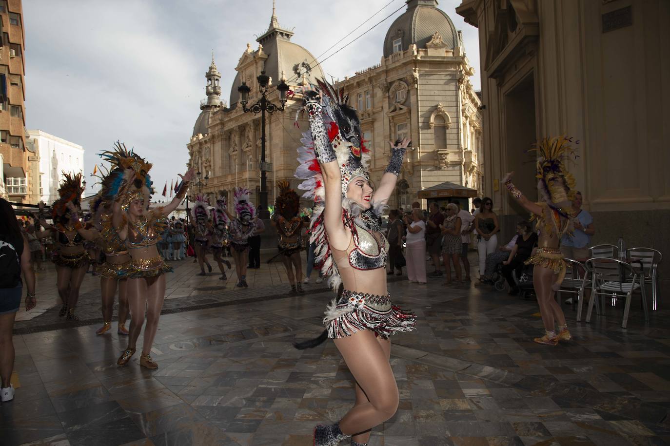 Fotos: El pasacalles despide el Carnaval en Cartagena
