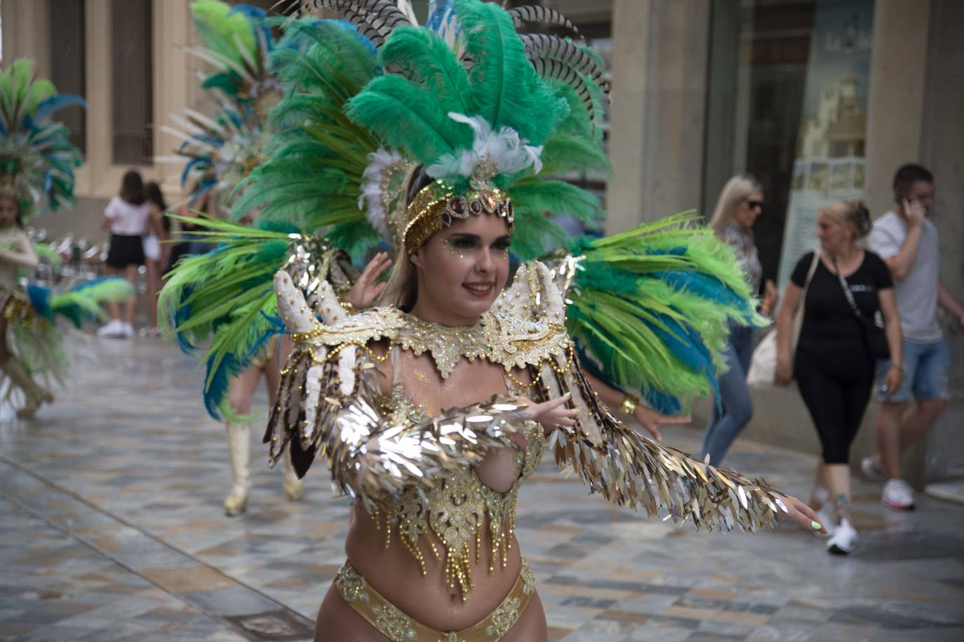 Fotos: El pasacalles despide el Carnaval en Cartagena