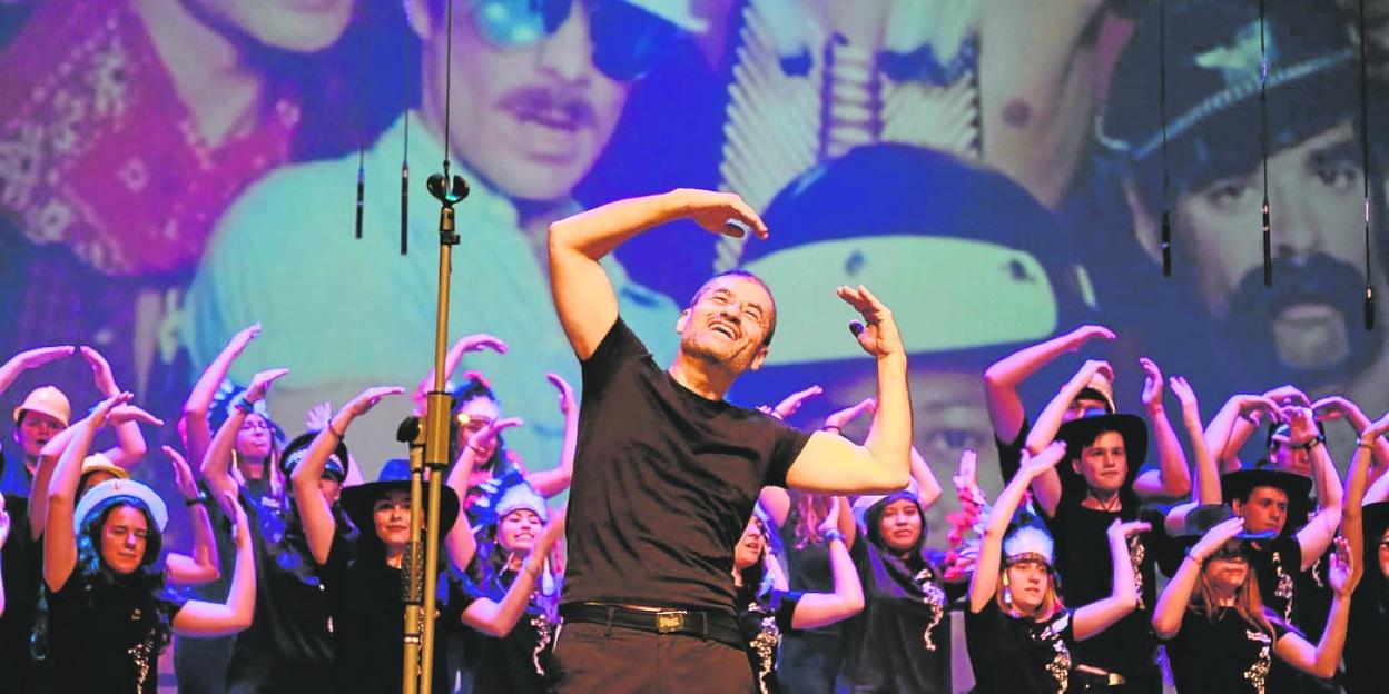 La Coral Discantus, con Ángel Luis Carrillo como director, durante un concierto. 