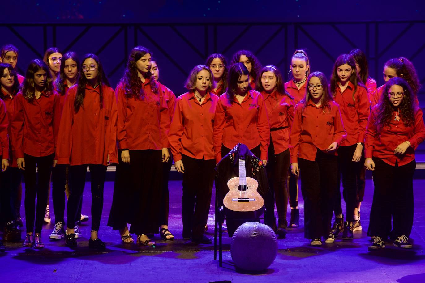 Fotos: La Coral Discantus sopla las velas