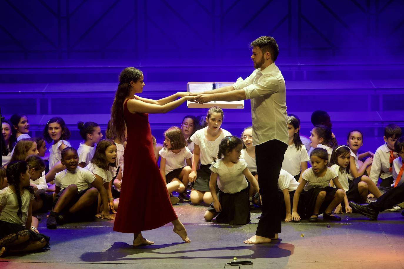 Fotos: La Coral Discantus sopla las velas