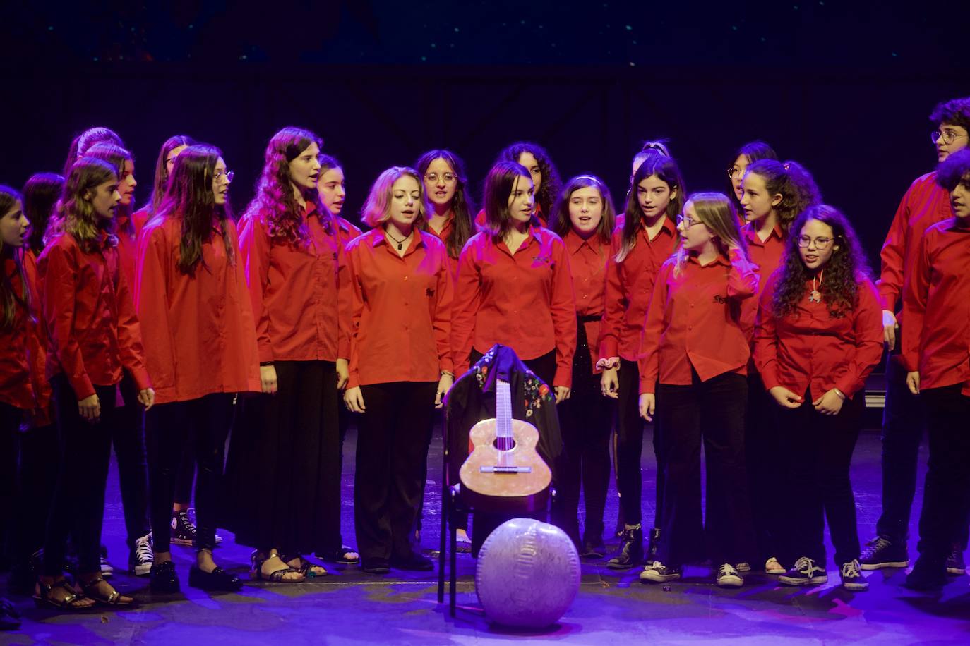 Fotos: La Coral Discantus sopla las velas