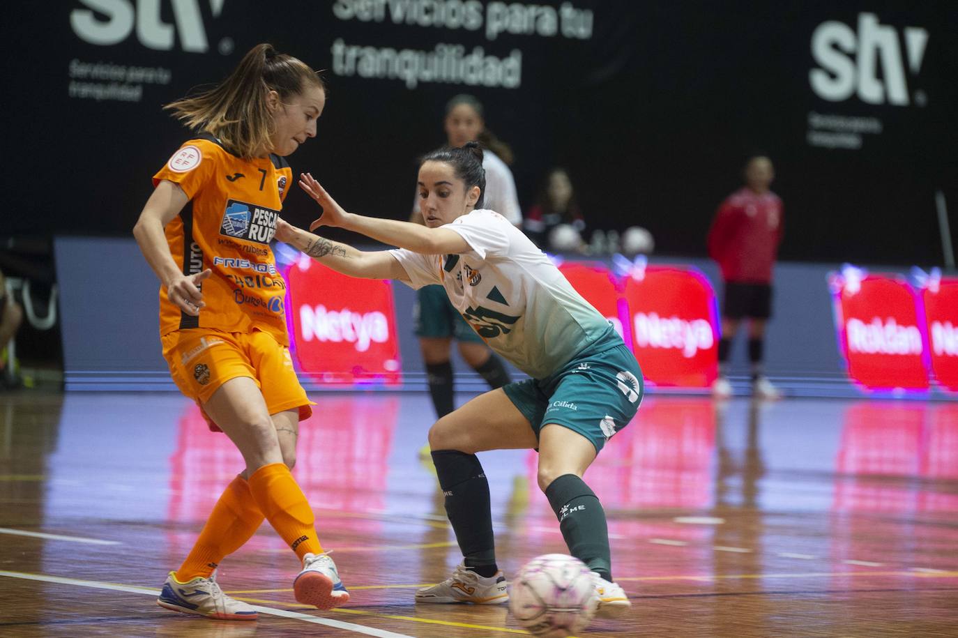 Fotos: El STV Roldán solo empata ante el Burela (1-1)