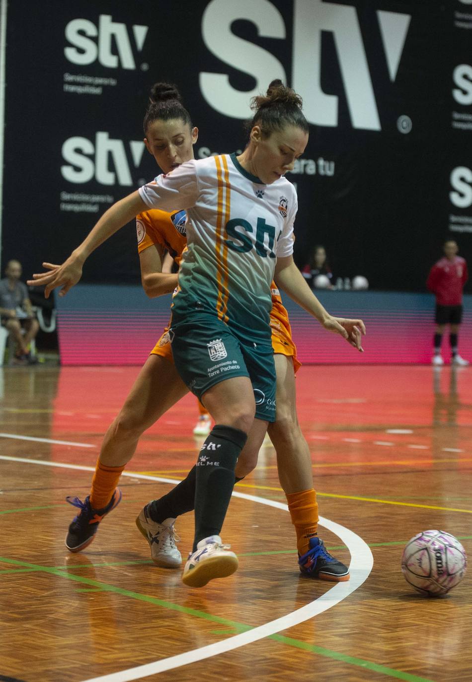 Fotos: El STV Roldán solo empata ante el Burela (1-1)