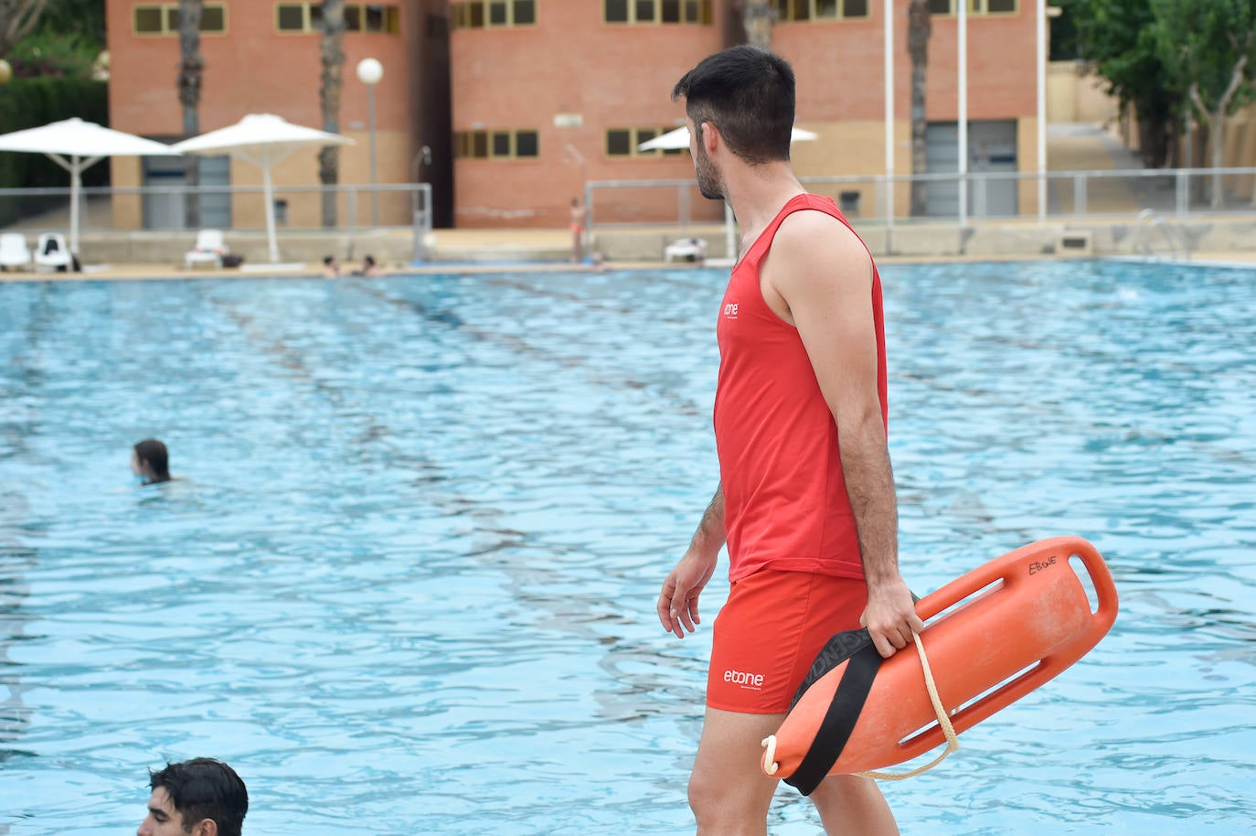 Fotos: Primeros chapuzones en la piscina Murcia Parque