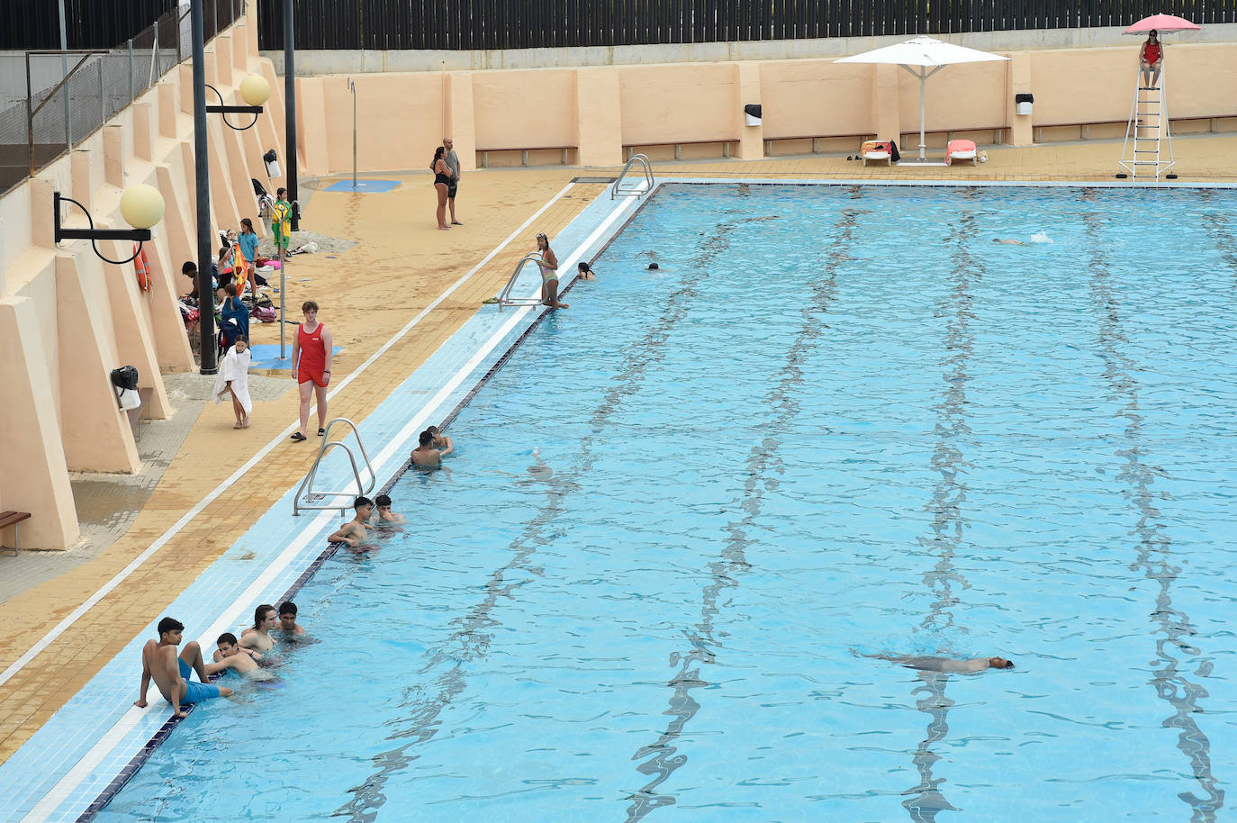 Fotos: Primeros chapuzones en la piscina Murcia Parque