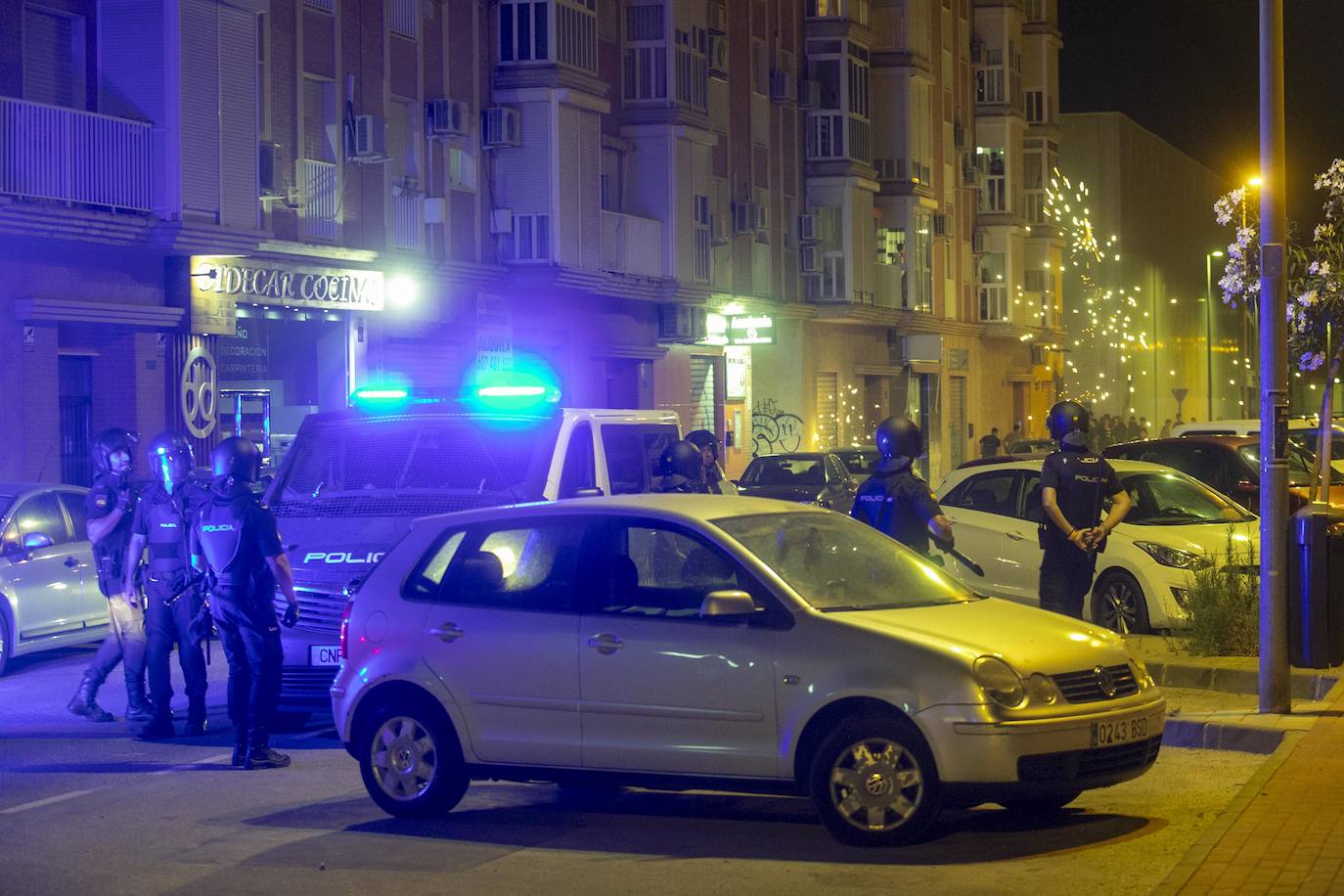 Fotos: Arden contenedores en toda la ciudad de Cartagena en medio de un fuerte dispositivo policial