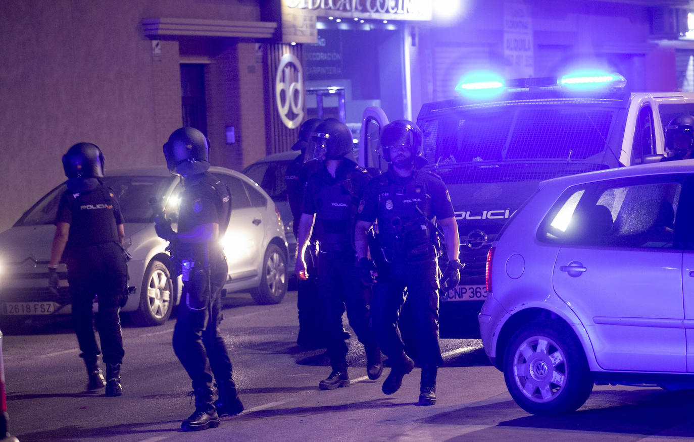 Fotos: Arden contenedores en toda la ciudad de Cartagena en medio de un fuerte dispositivo policial