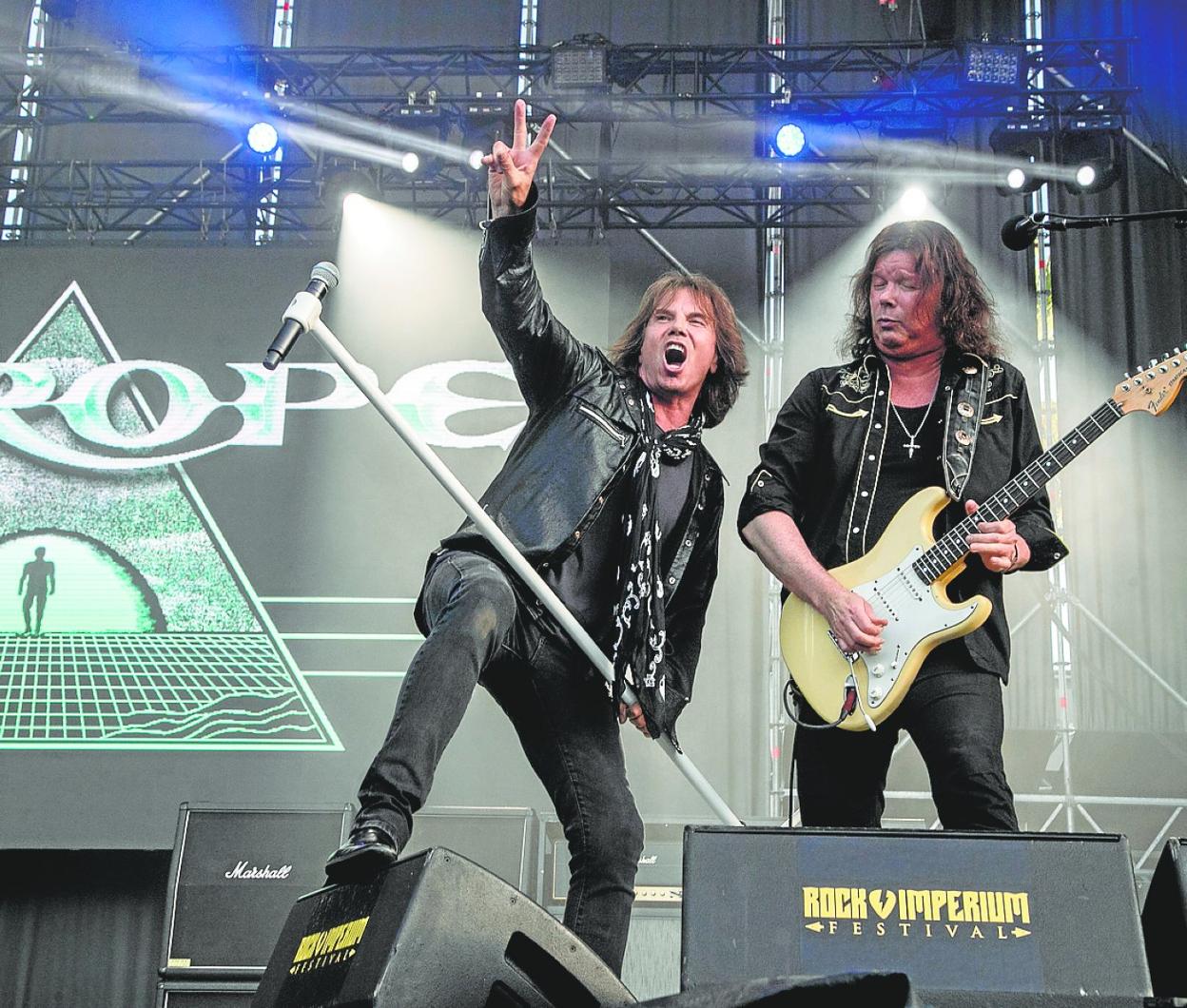 El vocalista Joey Tempest y el guitarrista John Norum, de Europe, ayer en Cartagena. 