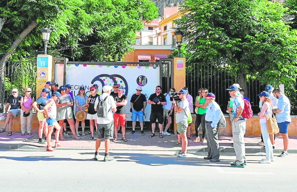 Los participantes en la primera ruta 'De Blanca a Negra'. 