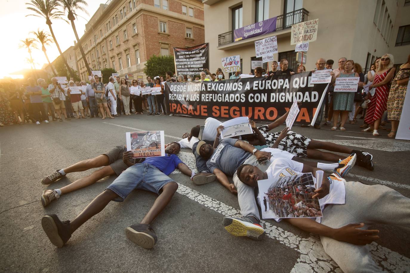 Fotos: Concentración en Murcia contra los «asesinatos» en Melilla