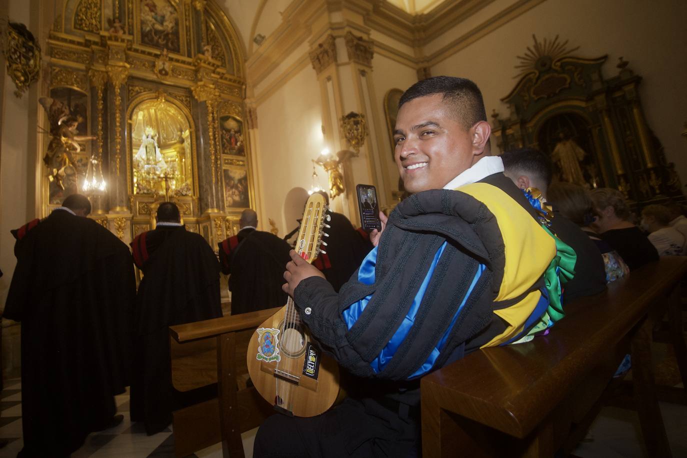 Fotos: Los tunos dedican su primera ronda a la Virgen del Carmen