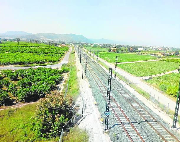Tramo ya finalizado entre Murcia y Beniel, preparado para recibir el AVE. Tendrá vía doble de ancho estándar.