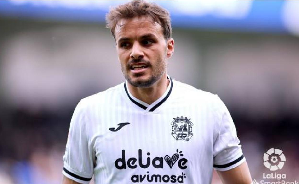 Pedro León, en un partido de la temporada pasada con el Fuenlabrada