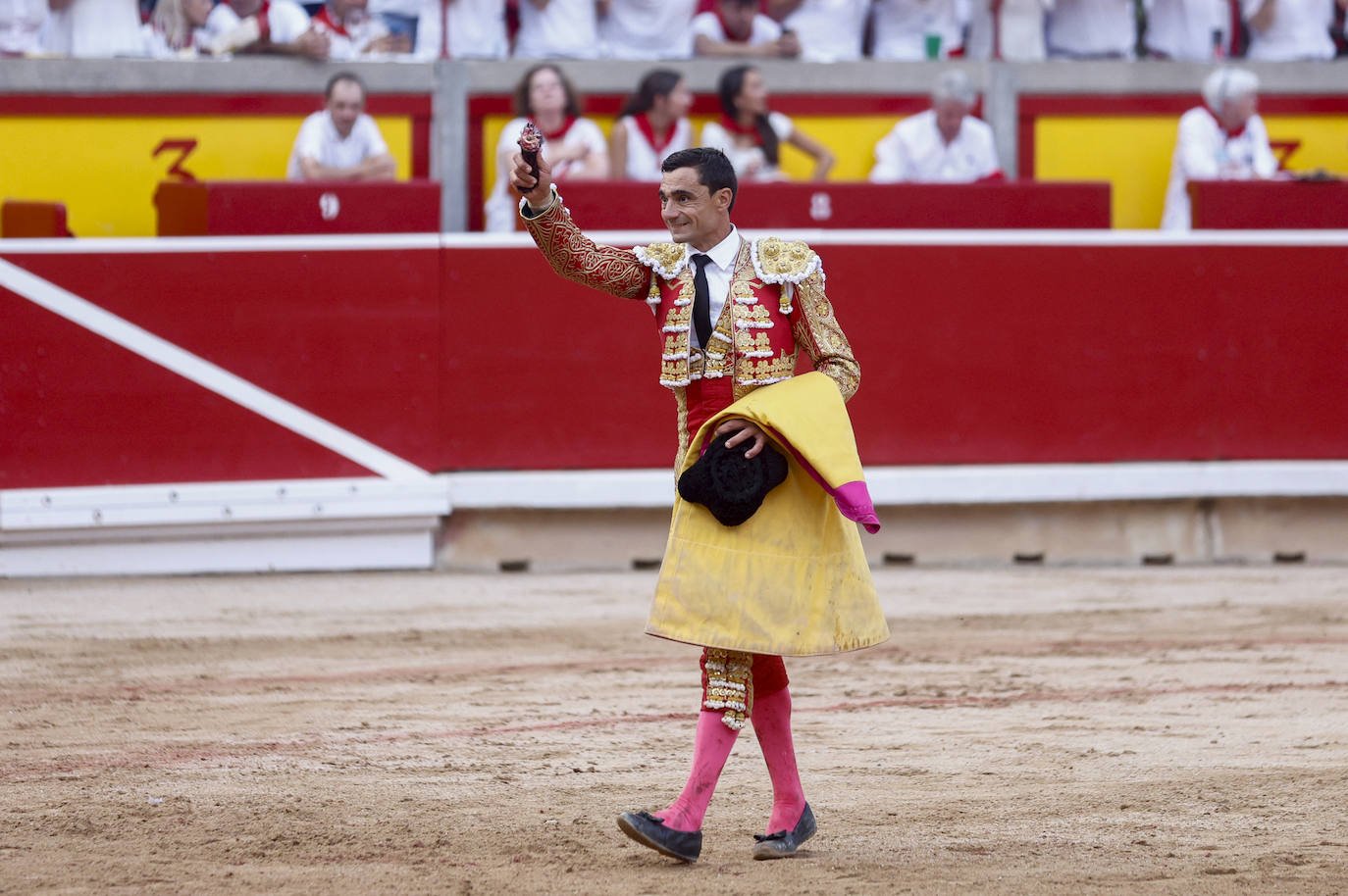 Fotos: Oreja al pundonor de Ureña en Pamplona