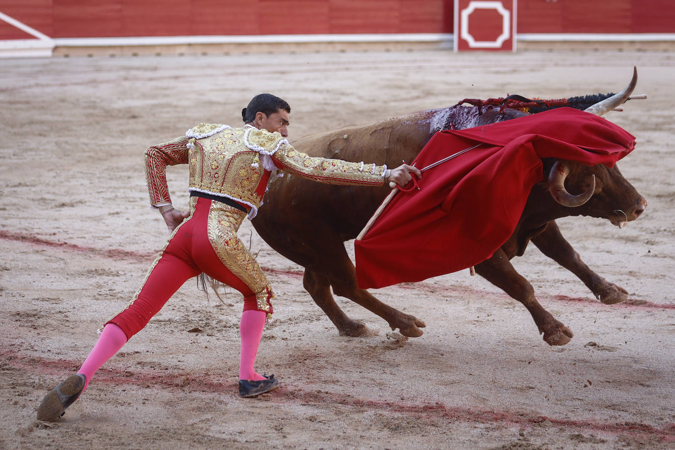 Fotos: Oreja al pundonor de Ureña en Pamplona