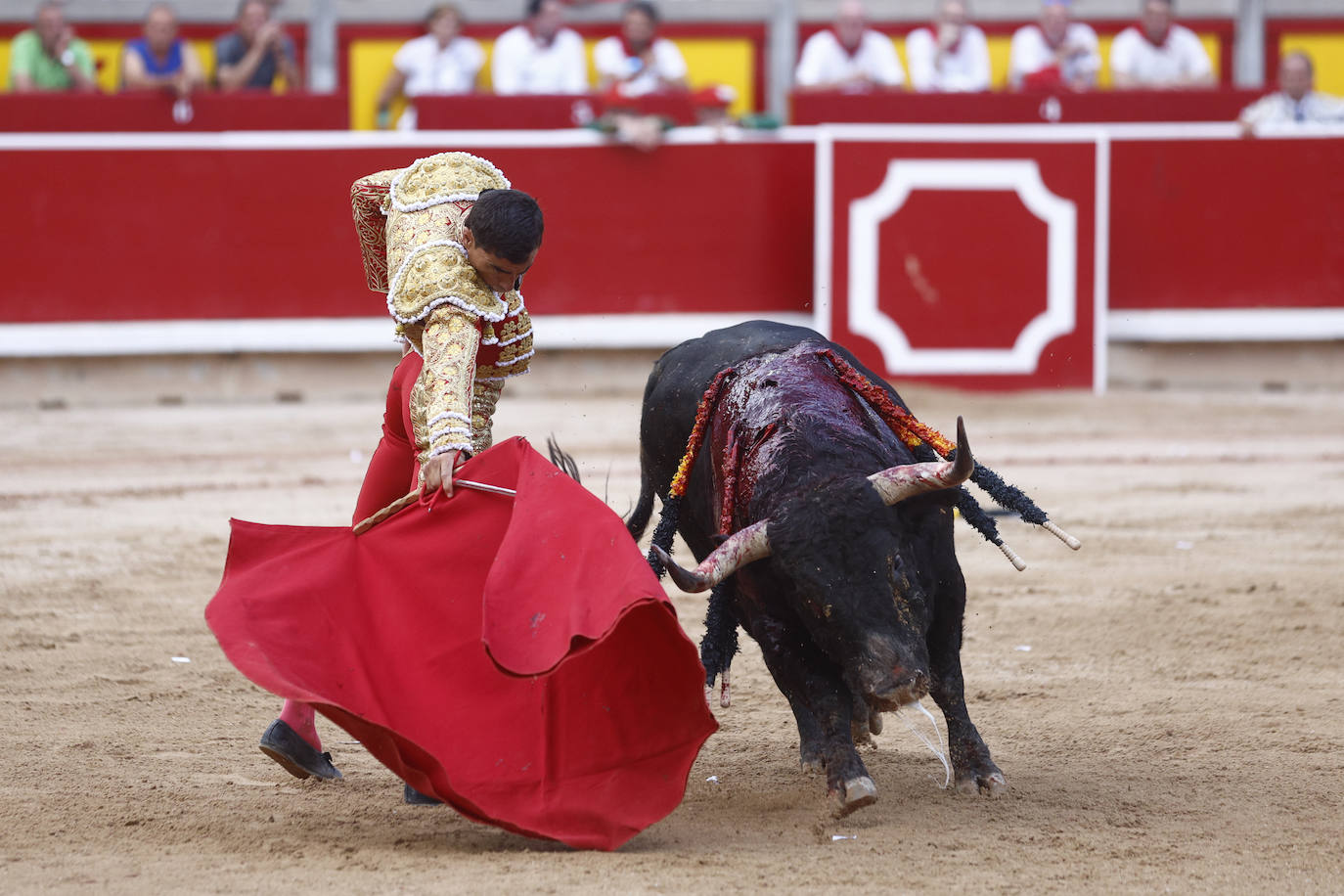 Fotos: Oreja al pundonor de Ureña en Pamplona