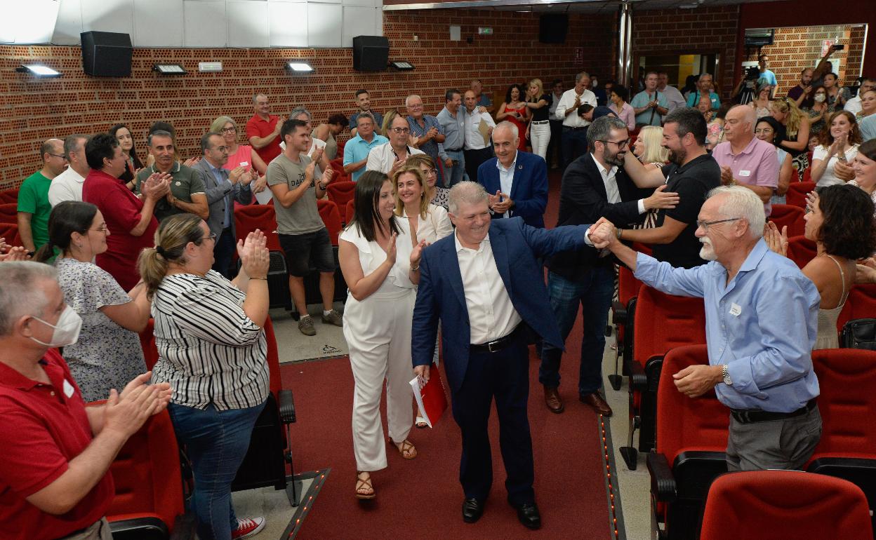 José Vélez, a su entrada en el Comité Regional.
