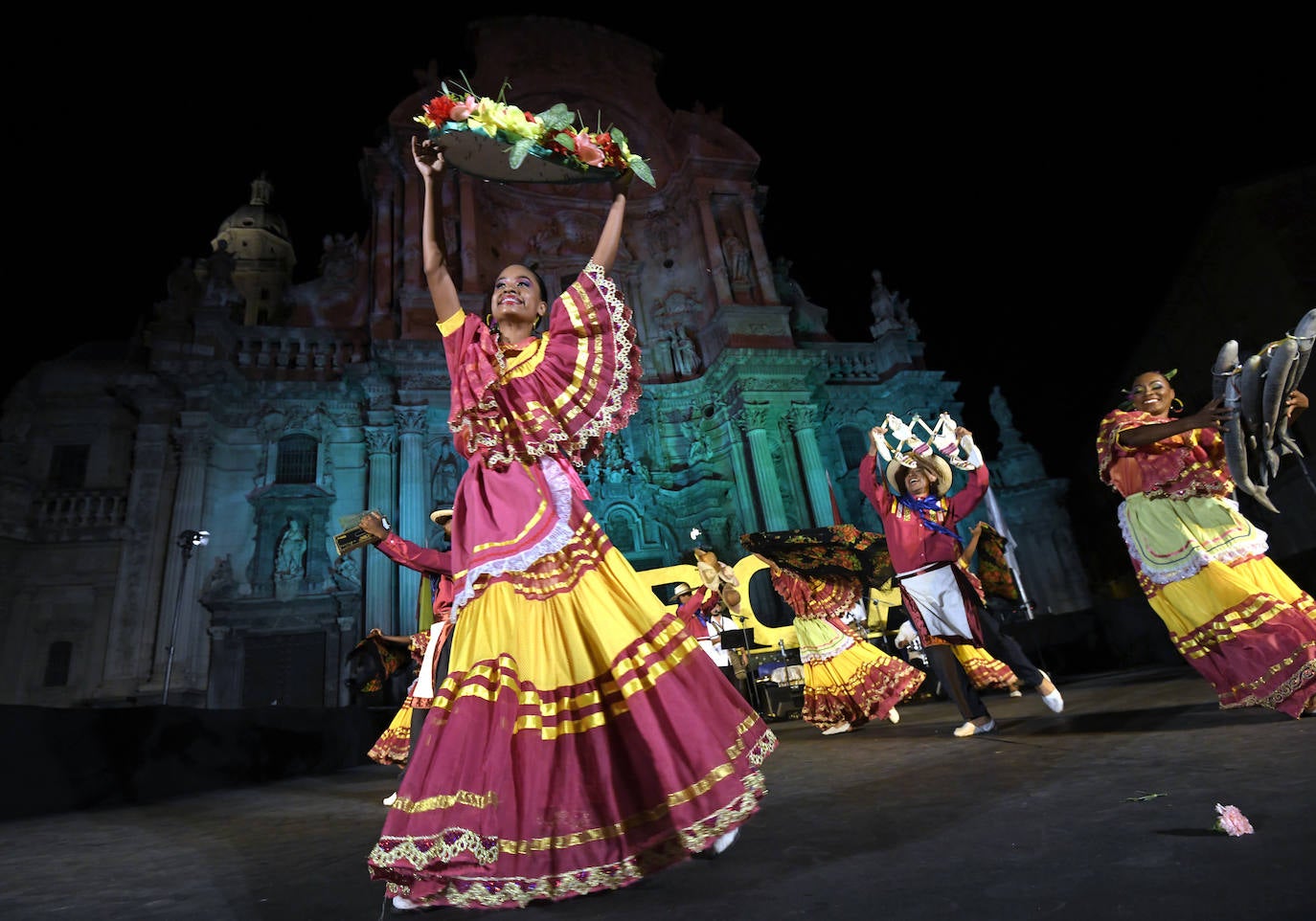 Fotos: Ritmos africanos y de Colombia, en el estreno del Festival de Folclore de Murcia