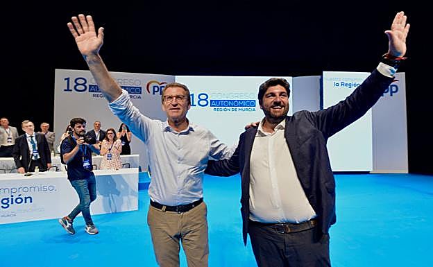 Alberto Nuñez Feijóo junto a Fernando López Miras, este viernes.