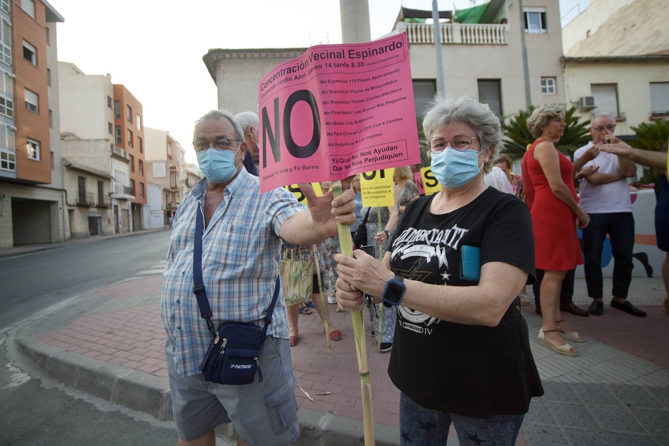 Fotos: Plante vecinal en Espinardo porla supresión de 170 aparcamientos