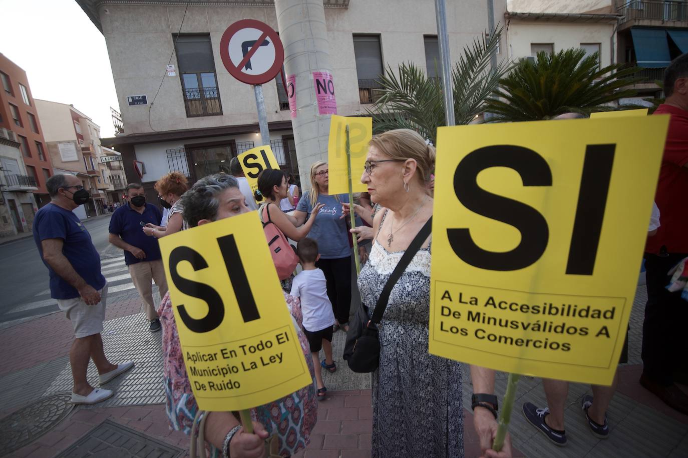 Fotos: Plante vecinal en Espinardo porla supresión de 170 aparcamientos