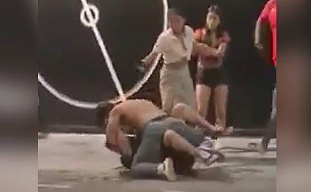 Fotograma del vídeo de la pelea difundido por el PP.