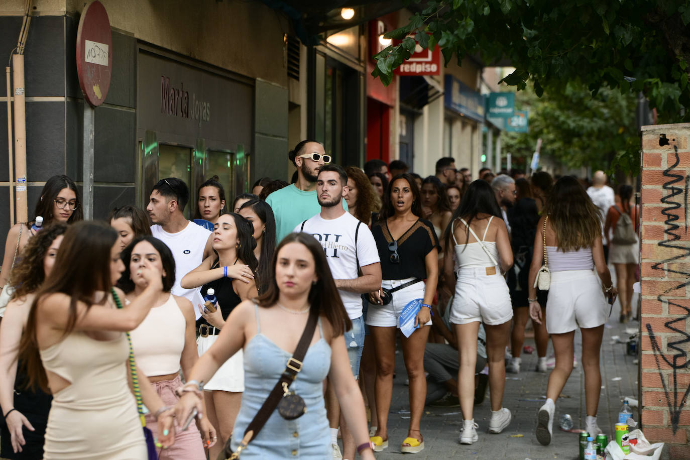 Fotos: Largas colas en la Plaza de Toros de Murcia para ver a Maluma