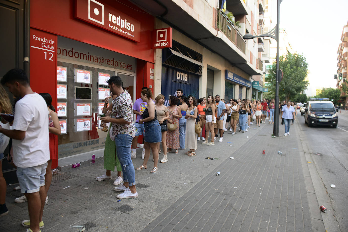 Fotos: Largas colas en la Plaza de Toros de Murcia para ver a Maluma