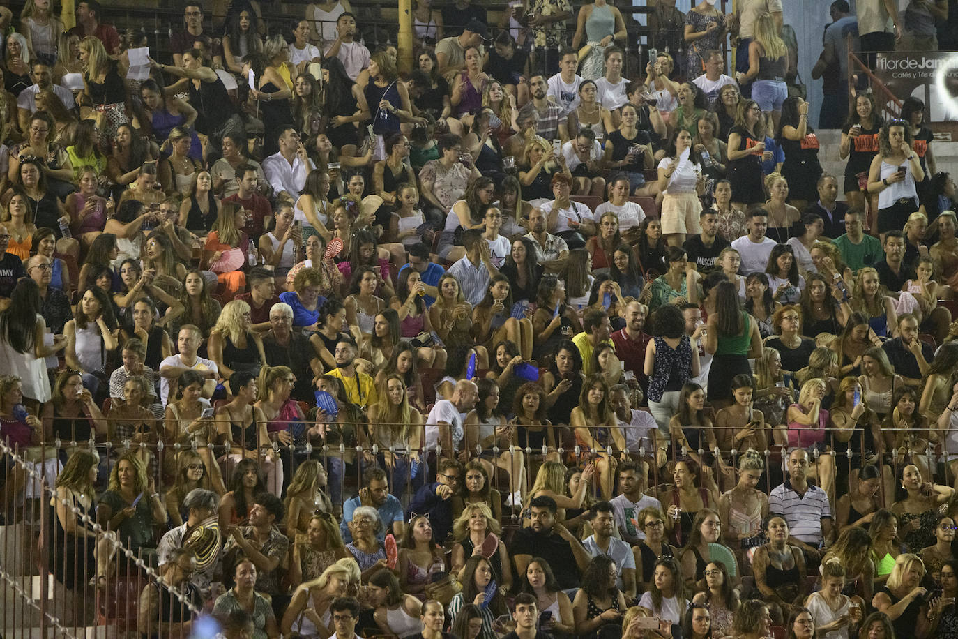 Fotos: Maluma sube la temperatura en Murcia