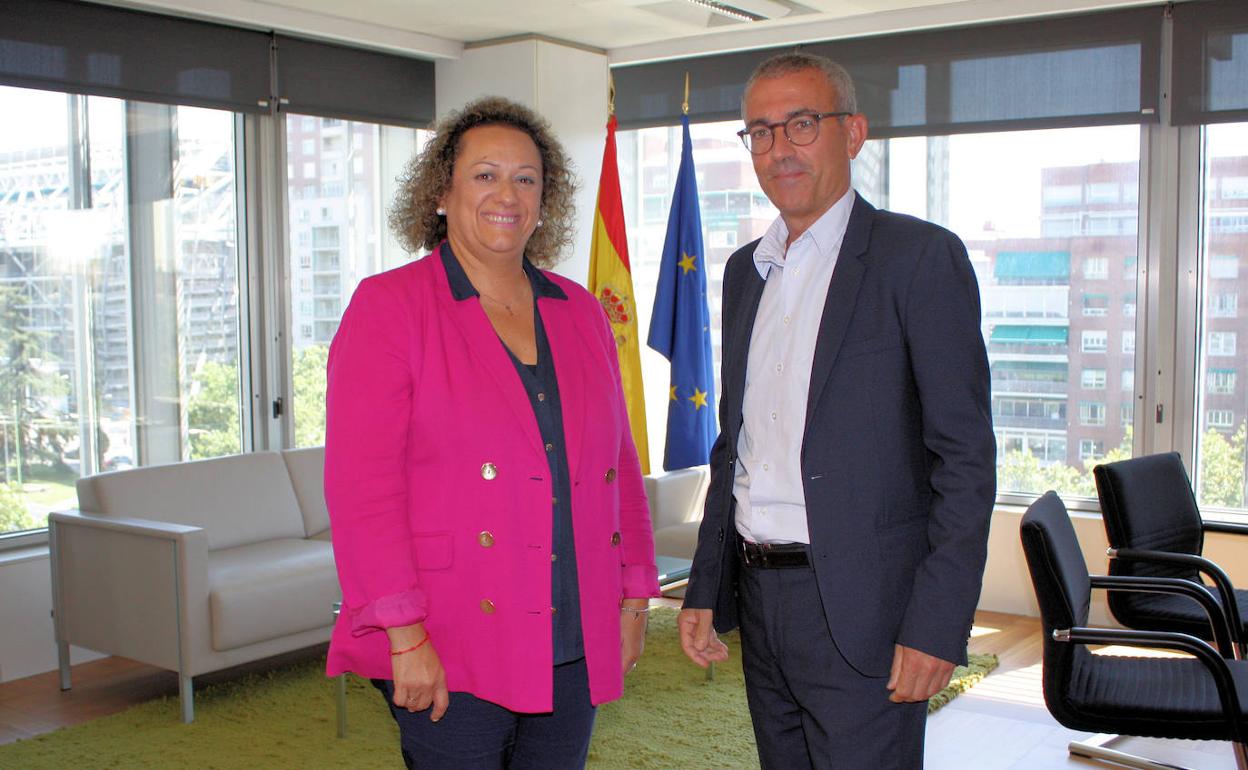 Yolanda Muñoz y Fidel Vázquez tras la reunión que mantuvieron esta semana en Madrid. 