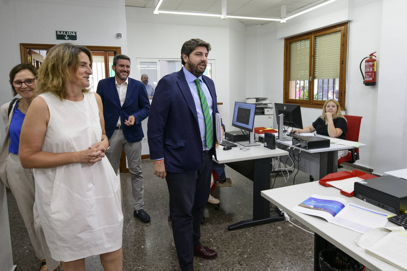 Fotos: La visita de López Miras y Ribera a la Oficina del Mar Menor de Murcia, en imágenes