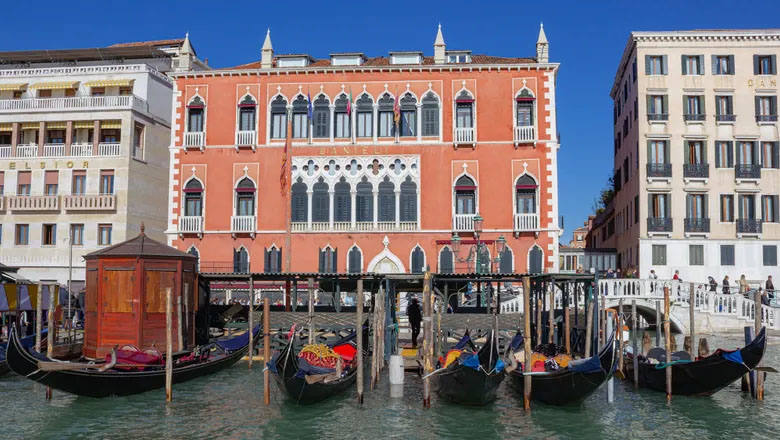 Hotel Daniel I (Muy bueno). Europa - Italia - Venecia. A pocos metros de la plaza de San Marcos. La decoración es típicamente veneciana. Este hotel ha sido referencia obligada para muchos famosos.