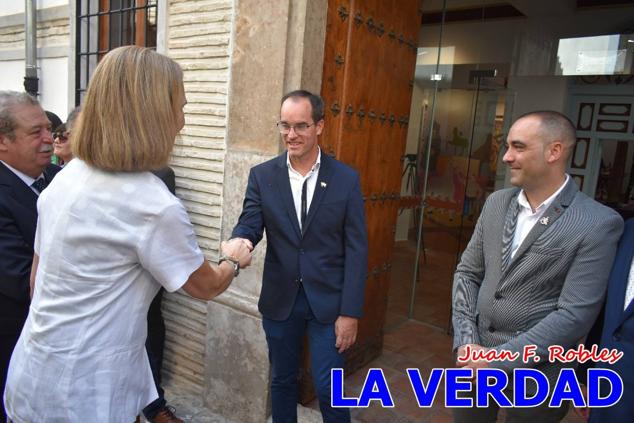 El programa de la visita de la Infanta Elena concluyó con un recorrido por la Casa-Museo de los Caballos del Vino; un momento que había despertado gran expectación entre los caballistas ya que doña Elena ostenta el título de Amazona Honoraria del Bando de los Caballos del Vino desde 1990, fecha en la que aceptó el nombramiento. 