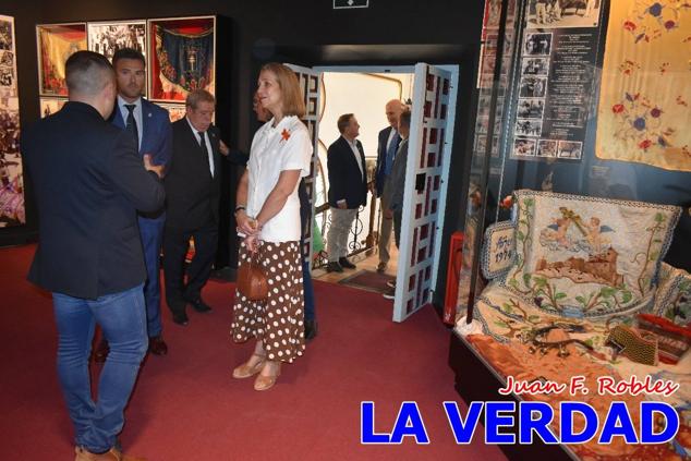El programa de la visita de la Infanta Elena concluyó con un recorrido por la Casa-Museo de los Caballos del Vino; un momento que había despertado gran expectación entre los caballistas ya que doña Elena ostenta el título de Amazona Honoraria del Bando de los Caballos del Vino desde 1990, fecha en la que aceptó el nombramiento. 