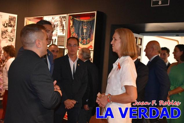 El programa de la visita de la Infanta Elena concluyó con un recorrido por la Casa-Museo de los Caballos del Vino; un momento que había despertado gran expectación entre los caballistas ya que doña Elena ostenta el título de Amazona Honoraria del Bando de los Caballos del Vino desde 1990, fecha en la que aceptó el nombramiento. 