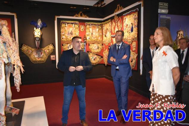 El programa de la visita de la Infanta Elena concluyó con un recorrido por la Casa-Museo de los Caballos del Vino; un momento que había despertado gran expectación entre los caballistas ya que doña Elena ostenta el título de Amazona Honoraria del Bando de los Caballos del Vino desde 1990, fecha en la que aceptó el nombramiento. 