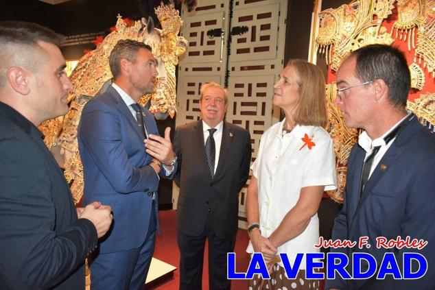 El programa de la visita de la Infanta Elena concluyó con un recorrido por la Casa-Museo de los Caballos del Vino; un momento que había despertado gran expectación entre los caballistas ya que doña Elena ostenta el título de Amazona Honoraria del Bando de los Caballos del Vino desde 1990, fecha en la que aceptó el nombramiento. 