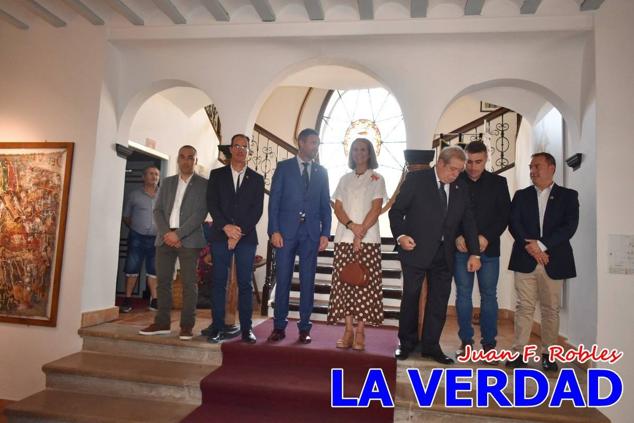 El programa de la visita de la Infanta Elena concluyó con un recorrido por la Casa-Museo de los Caballos del Vino; un momento que había despertado gran expectación entre los caballistas ya que doña Elena ostenta el título de Amazona Honoraria del Bando de los Caballos del Vino desde 1990, fecha en la que aceptó el nombramiento. 