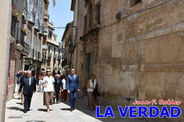 Antes de abandonar la ciudad, la Infanta Elena recorrió la calle Mayor y entró al convento de San José, Fundación de Santa Teresa de Jesús. 