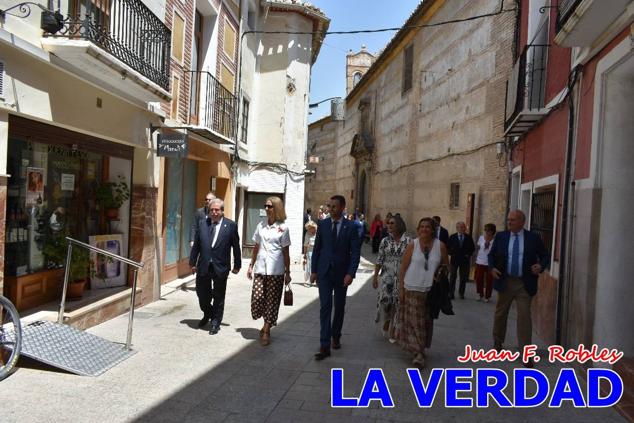 Antes de abandonar la ciudad, la Infanta Elena recorrió la calle Mayor y entró al convento de San José, Fundación de Santa Teresa de Jesús. 