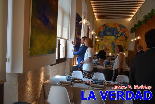Antes de abandonar la ciudad, la Infanta Elena recorrió la calle Mayor y entró al convento de San José, Fundación de Santa Teresa de Jesús. 