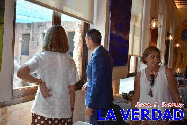 Antes de abandonar la ciudad, la Infanta Elena recorrió la calle Mayor y entró al convento de San José, Fundación de Santa Teresa de Jesús. 