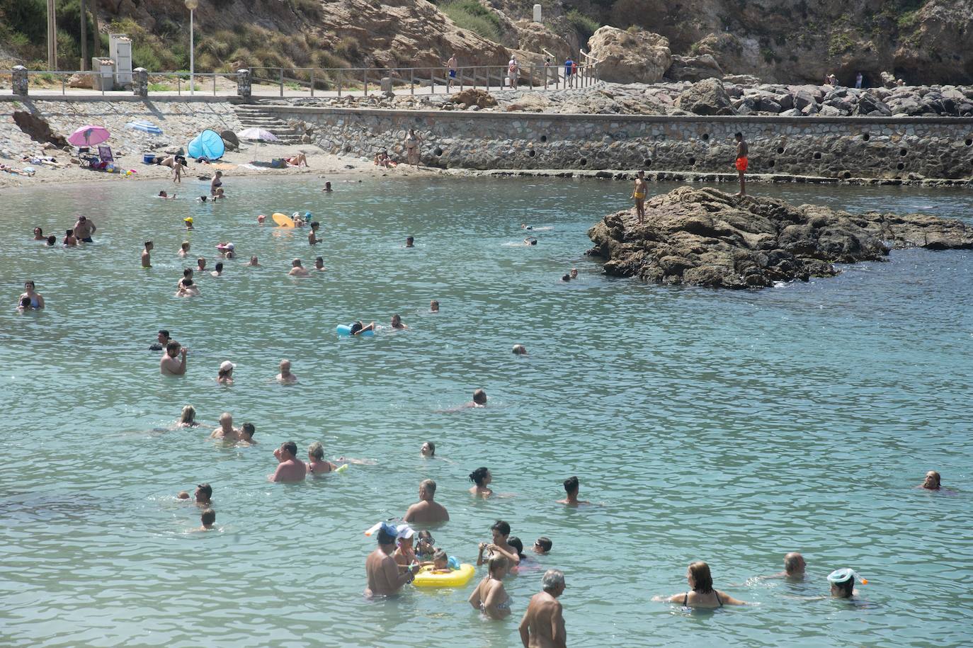 Fotos: Cala Cortina, buenos y muy concurridos chapuzones