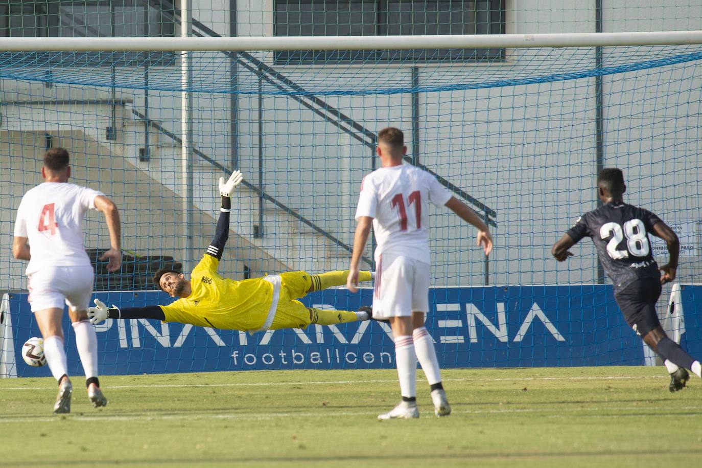 Fotos: El Efesé reverdece frente al Ibiza